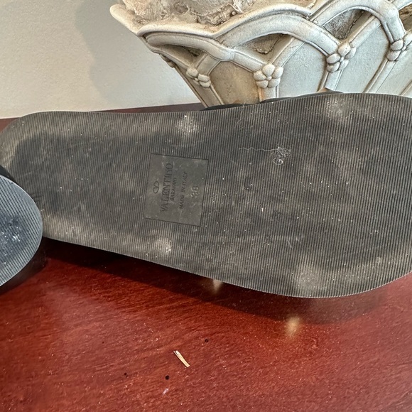 Chunky Valentino Rock Stud Slide. AUTHENTIC - Picture 3 of 4